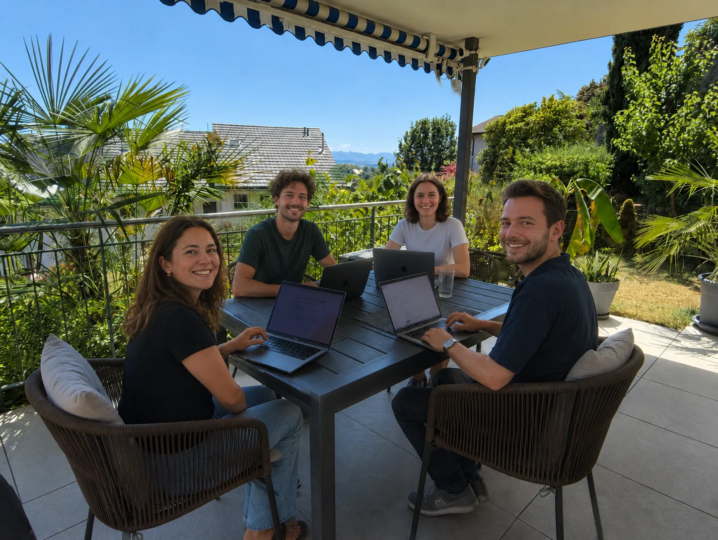Équipe Option Web réunie sur une terrasse dans le canton de Neuchâtel